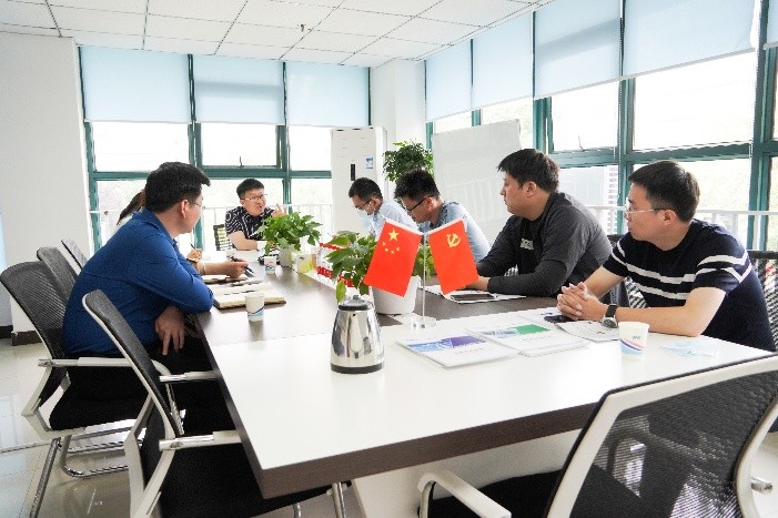 枫杨园区科技服务部吕亚飞一行莅临豪门国际宣贯“专利微导航”