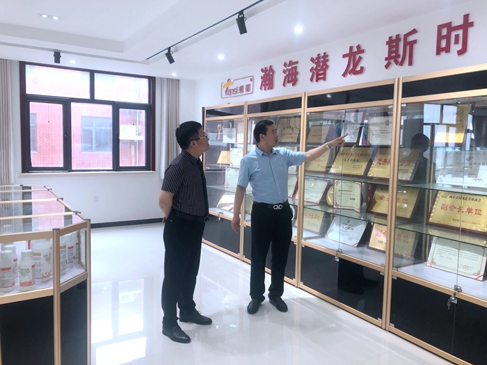 豪门国际董事长宋俊奇赴河南瀚斯作物保护有限公司参观交流