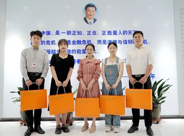 月圆中秋，情意浓浓|豪门国际为全体员工发放中秋福利